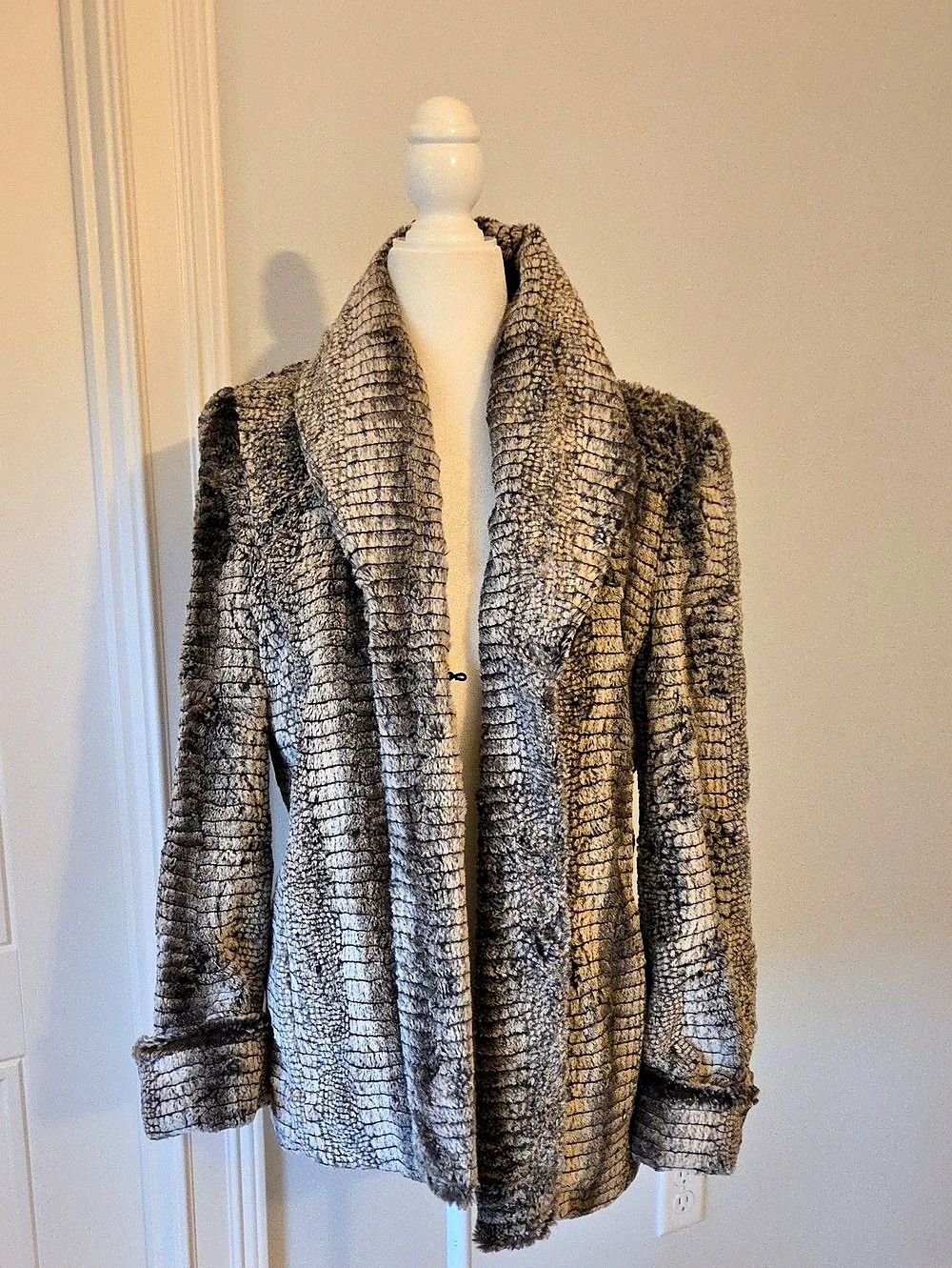 alice + olivia Women's Animal Print Faux Fur Jacket Gray & Black